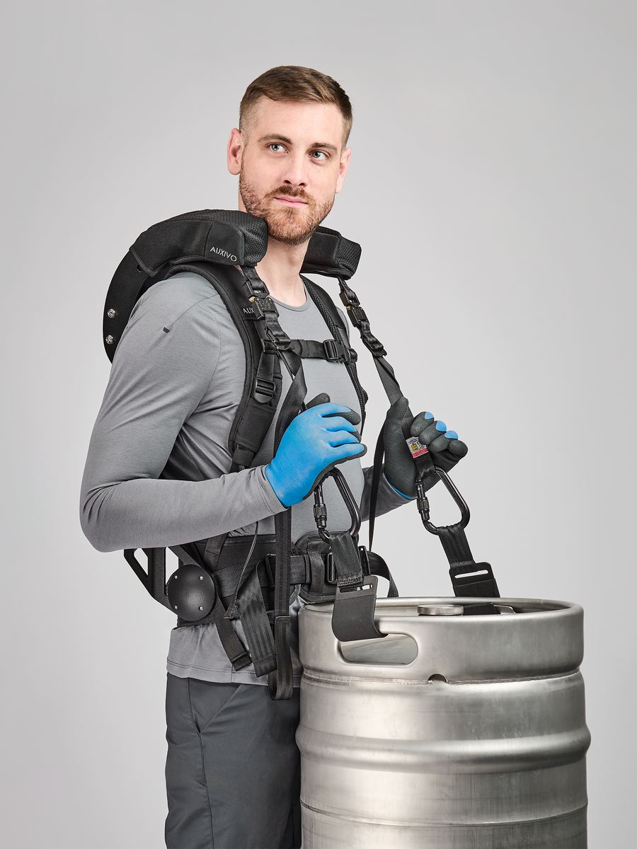Auxivo CarrySuit teherhordó exoskeleton hordóval