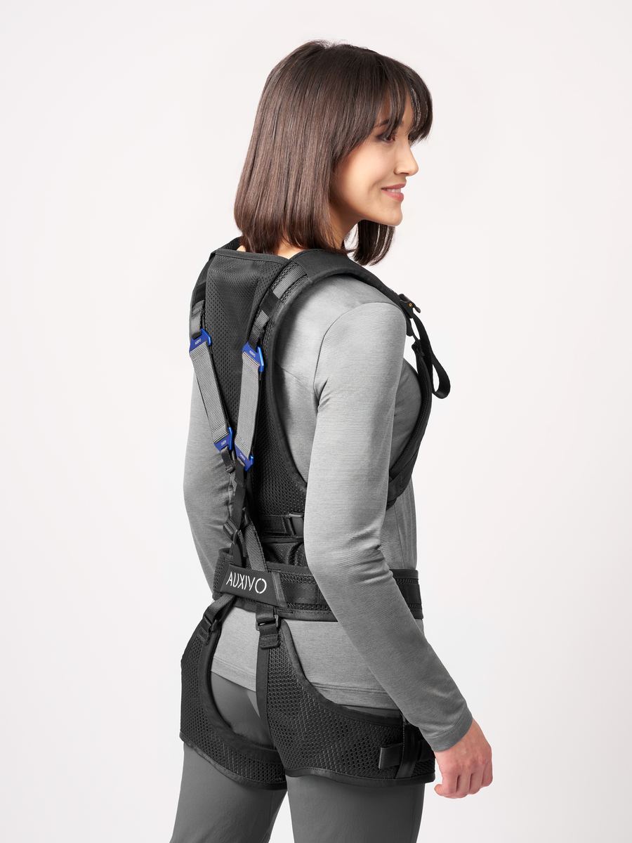 Auxivo LiftSuit textil exoskeleton hátulnézetből