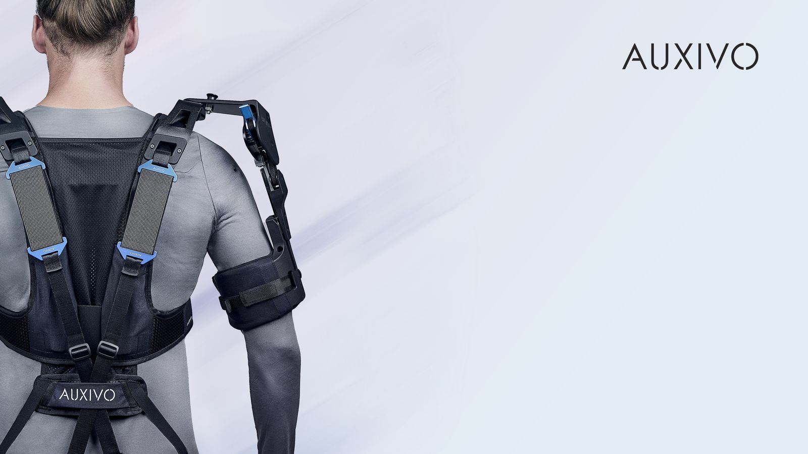 Auxivo logó és az OmniSuit exoskeleton hátulnézetből